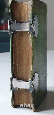 Beautiful 17th century rare Bible in fine'Dentelle' binding with silver 1672